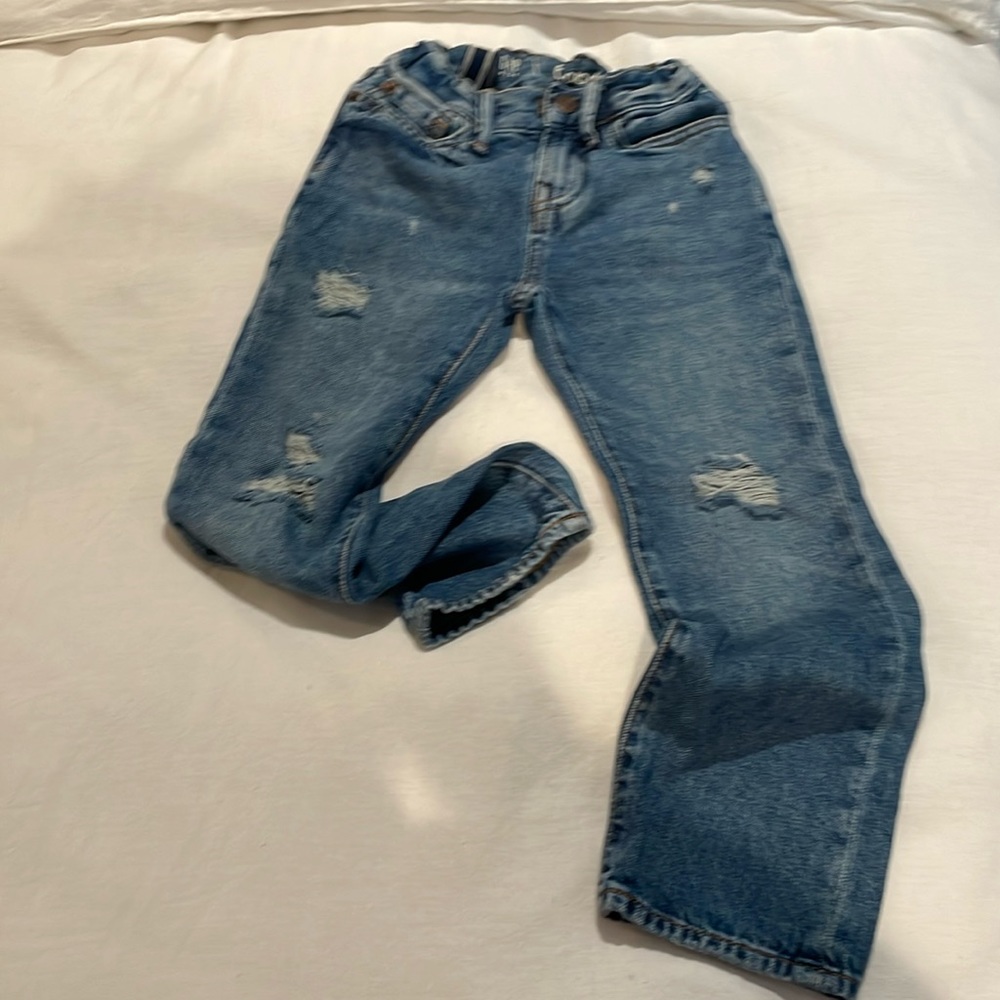 Never worn Gap distressed jeans, size 6